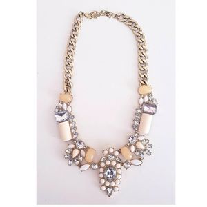 STYLISH GEM & RHINESTONE STATEMENT NECKLACE